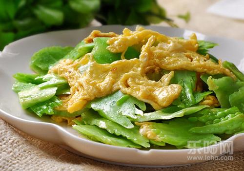 吃苦瓜后吃香蕉有什么好处 吃苦瓜后吃香蕉有什么好处