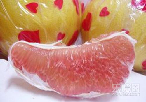 把柚子当零食食用 把柚子当零食食用