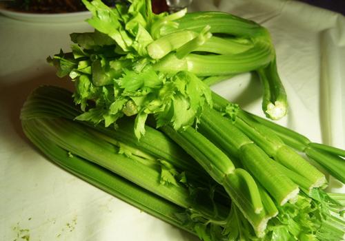 芹菜这么炒,真是美味又健康 芹菜这么炒,真是美味又健康