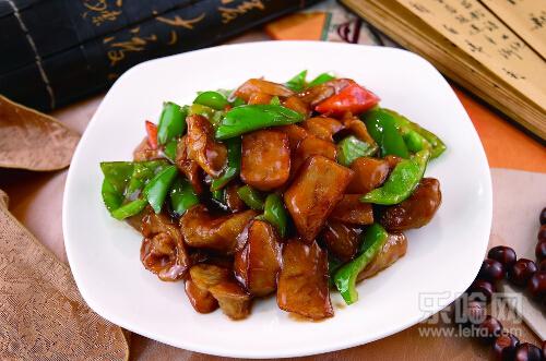 午饭要荤素合理搭配