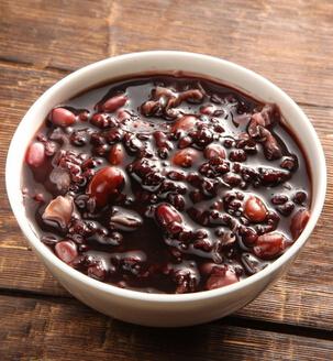 吃什么抗衰老 黑米粥减肥美容抗衰老