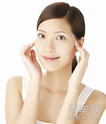 早起午后面部浮肿 图解5分钟按摩瘦脸护肤DIY