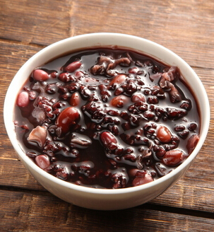 吃什么抗衰老,黑米粥减肥美容抗衰老